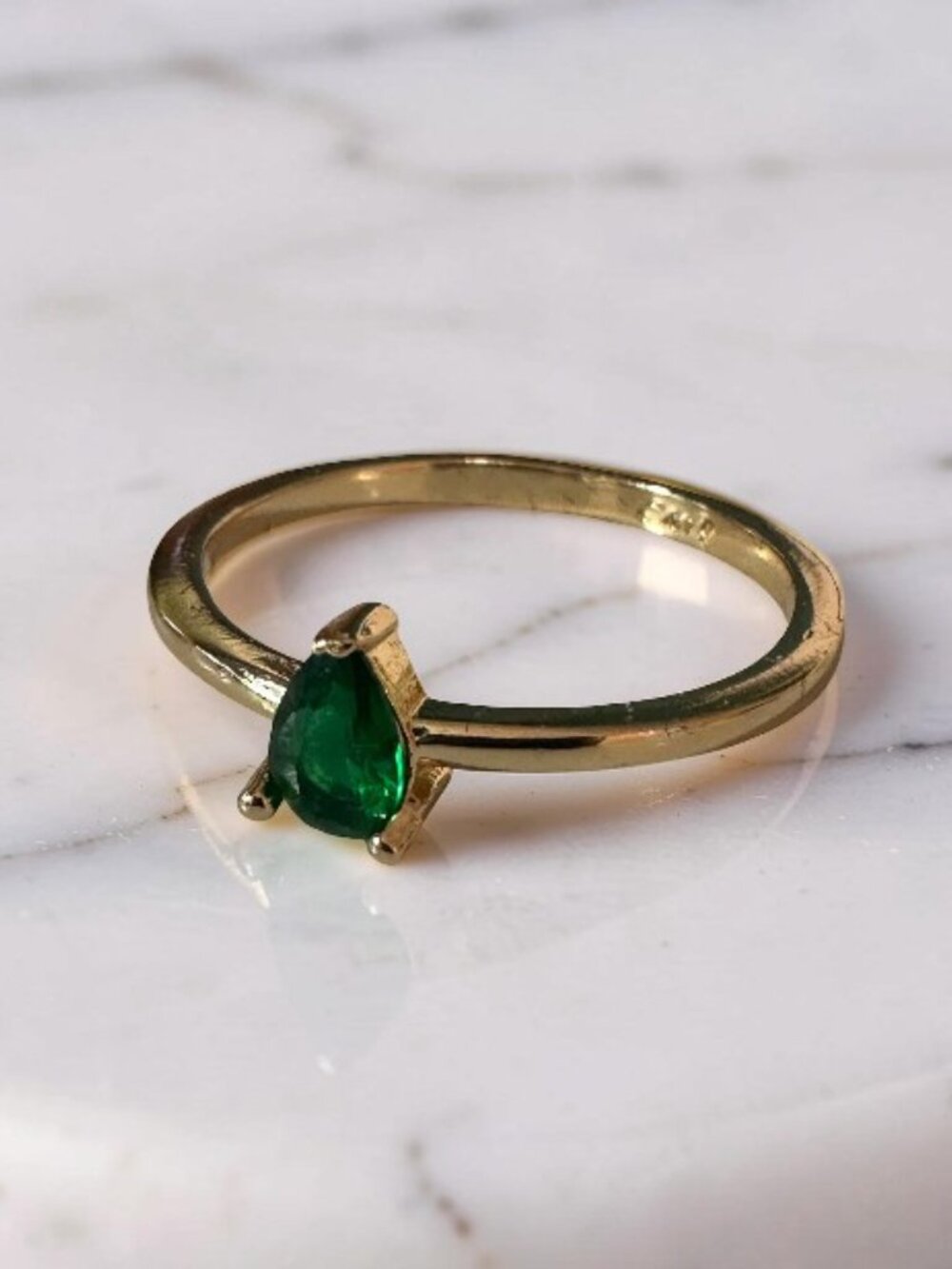 ✨ NWT Size 8.75 Minimalist Emerald Green Triangle Ring – Rose Gold✨